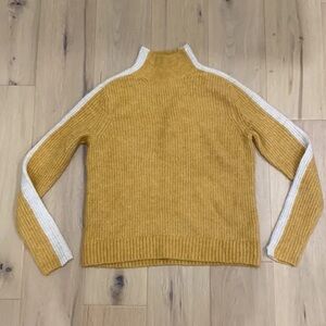 Abercrombie and Fitch yellow knit turtleneck knit sweater  💛